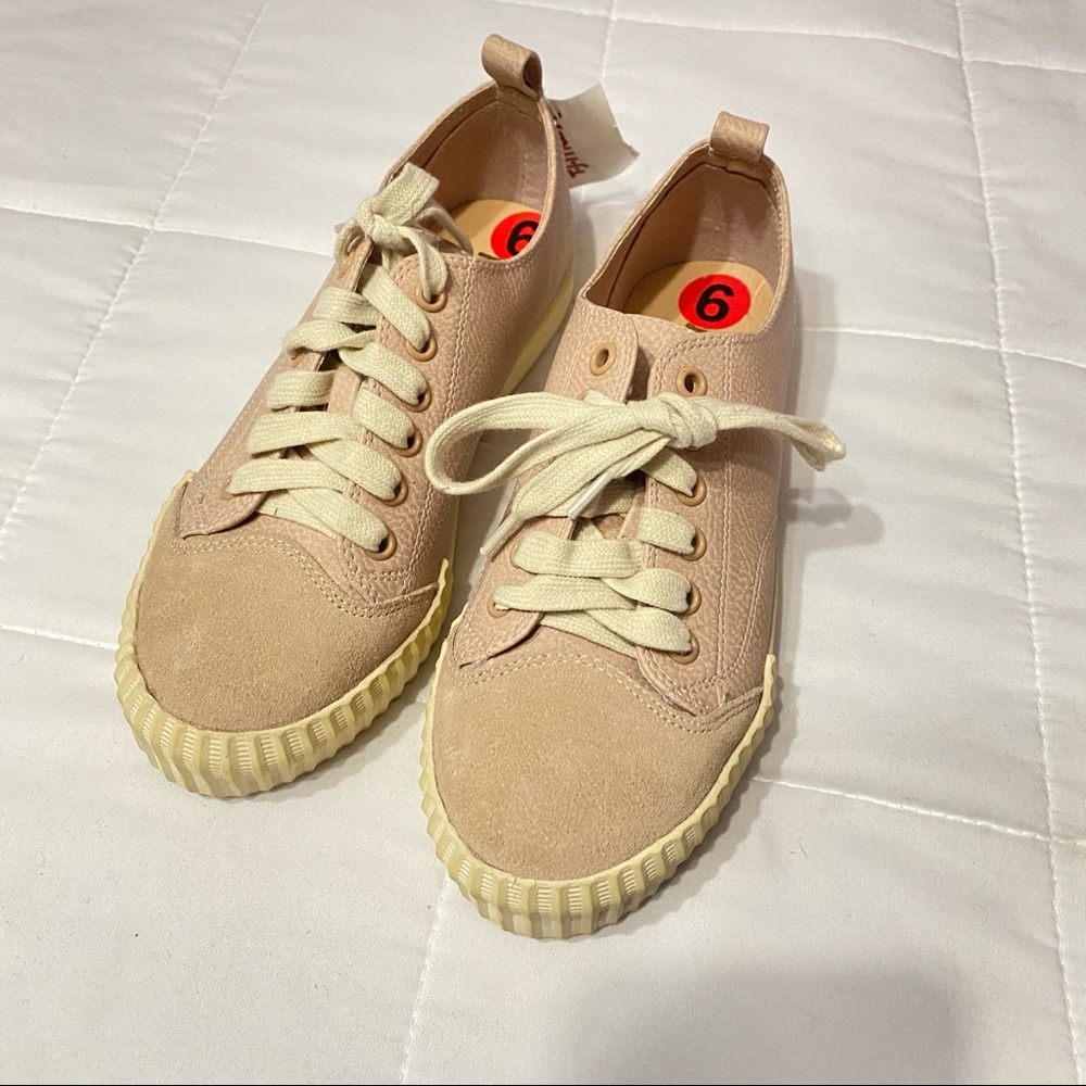 Mia Sneakers
